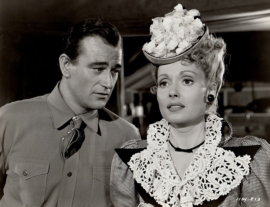 John Wayne et Martha Scott dans le film La ruée Sanglante.